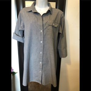 Blouse. Grey and white. 3/4 length sleeves.